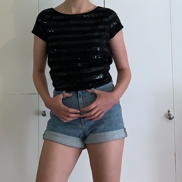 Black Sequin Tee shirt from the loft - Picture 2 of 5